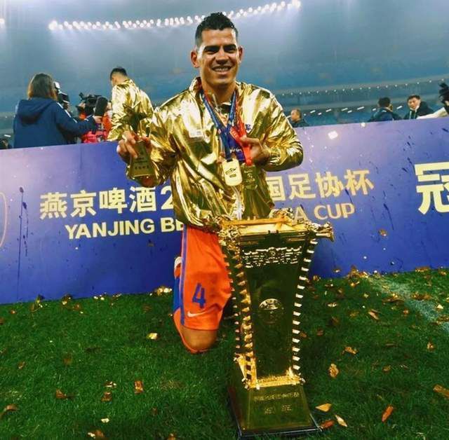 积分榜方面，皇马先赛暂1分领跑，黄潜16分第14。